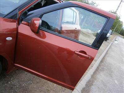 Suzuki Swift III bal első ajtó ZFS /komplett/ 05-10