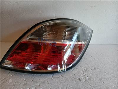 19272 Opel Astra H  Jobb hátsó Lámpa Fényszóró 5 ajtós facelift 13222325