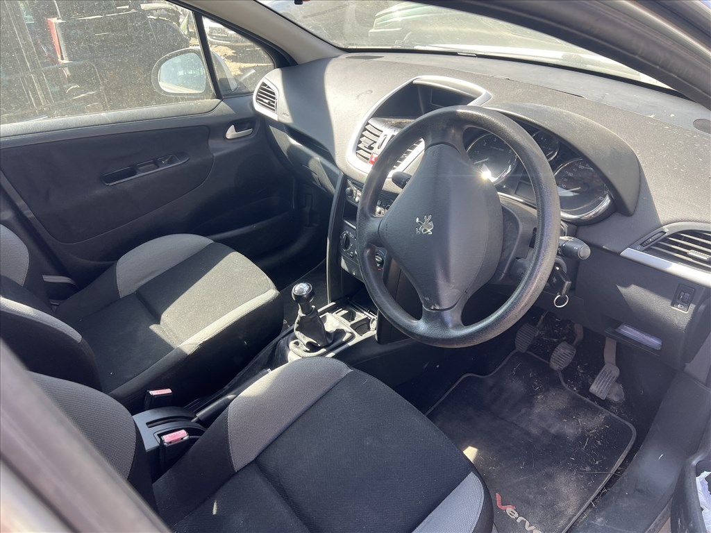 Peugeot 207 1.4i bontott alkatrészei 3. kép