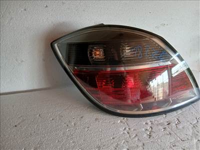 18275 Opel Astra H  Bal hátsó Lámpa Fényszóró 5 ajtós facelift 13222324