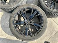  5x120 lyukosztású 20" használt alufelni, rajta 275/40 használt Kumho négyévszakos gumi gumi 