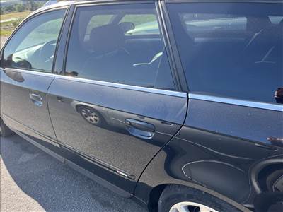 Audi A4 (B7) Bal hátsó ajtó LZ9Y