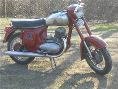 JAWA 250 /353-AS TIPUSÚ,LEGELSŐ SZÉRIÁS,PERAK MOTOROS OLDTIMER MKP. SZŰRKE FORGALMIJÁVAL  ELADÓ
