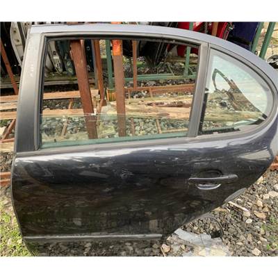 Seat Leon bal hátsó ajtó