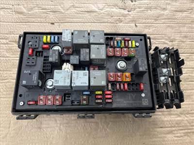 Opel Astra J 1.7 CDTI Biztosítéktábla Motortér 11495 13368641-ty