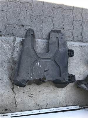 Skoda Octavia III alsó burkolat 5E0825205C