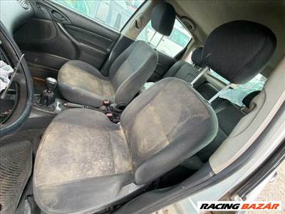 Ford Focus Mk1 Bal első Fejtámla *160491*
