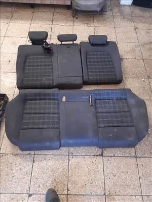Audi A4 B8 Hátsó Ülés