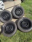  4x100 lyukosztású 15" használt lemezfelni, rajta 185/60 használt Hankook téli gumi 