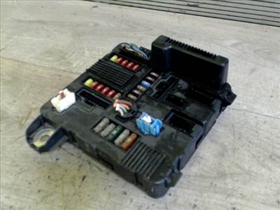 RENAULT MEGANE 02-05 Biztosítéktábla BCM BSI BSM SAM GEM modul Motortér