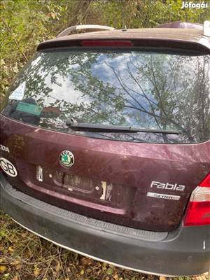 Skoda Fabia II Scout csomagtér ajtó és hátsó lökhárító 