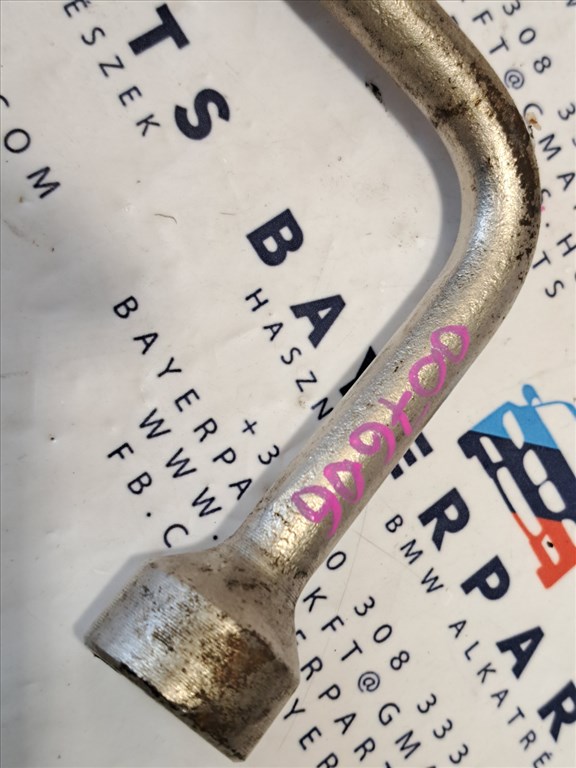 BMW E21 E30 E36 E46 E90 E28 E34 E39 E60 E32 E38 kerékkulcs kerék kulcs - rozsdás 3. kép