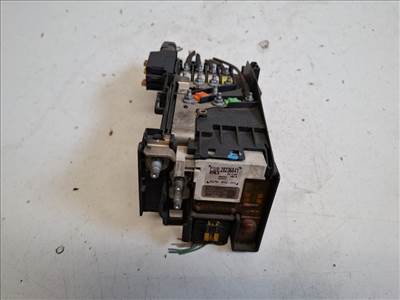 Citroen C4 picasso  akkumulátor biztosíték 9666527580