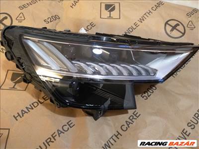 Audi Q8 jobb első lámpa