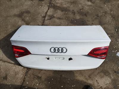 Audi A4 B8 2008-2011 csomagtérajtók kompletten. Angol lámpa van benne.