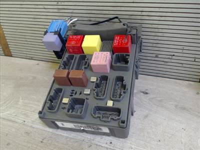 RENAULT LAGUNA 00-05 Biztosítéktábla BCM BSI BSM SAM GEM modul Motortér