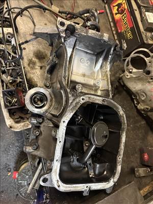 Toyota yaris 1,4 d olajteknő