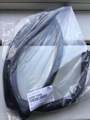 Hyundai Getz bal első üveg vezető gumi 825301C000