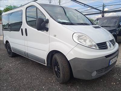 Eladó Renault Trafic Passenger L1H1 2.0 dCi 115 (1995 cm³, 114 PS)