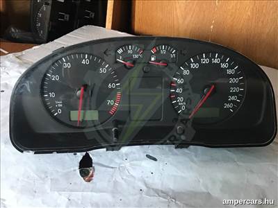 AUDI A4 (8E2, B6) Elakadásjelző Háromszög (2000–) 8D9860251B