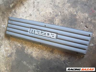 Mazda E 2200 díszrács 