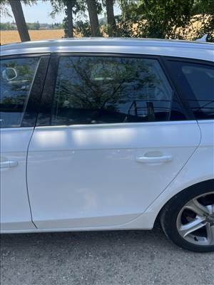 Audi A4 (B8 - 8K) Bal hátsó ajtó LY9C