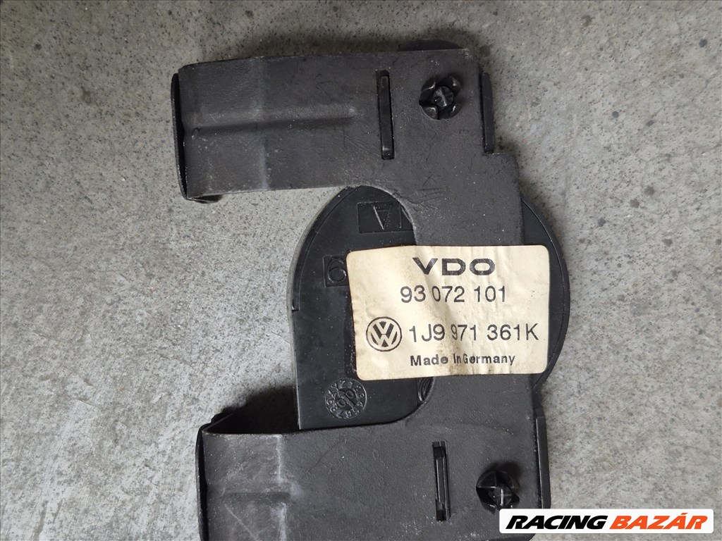 Volkswagen Golf IV kombi tolatóradaros hátsó koptató 1J9 807 521 A (32814) 9. kép