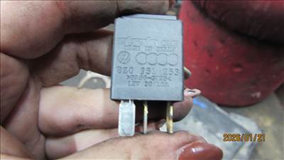 Audi A4 (B6/B7) Avant 2.0 TFSI relé (8Z0951253, BWE)