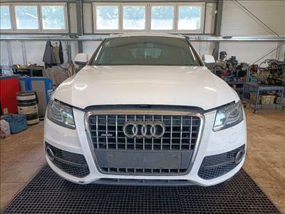 AUDI Q5 (8R) 2.0 TDI quattro - Bontódik!