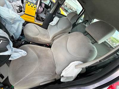 Citroën C3 I Jobb első Fejtámla *165630*