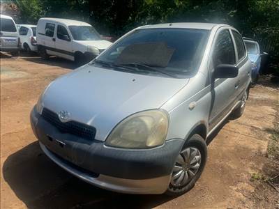 Toyota Yaris 1.0 -02677- bontott alkatrészei