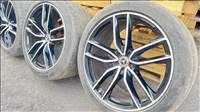  5x112 lyukosztású 23" újszerű (gyári felni) alufelni, rajta használt Pirelli nyári gumi gumi 