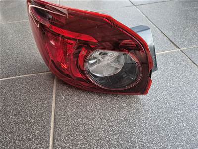 Mazda 3 bal külső hátsó lámpa kis hibával b45c51160b 22041974