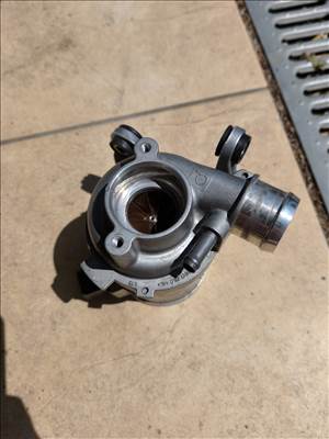 R0302 A2742004800 Mercedes Vízpumpa 1 napot volt használva 
