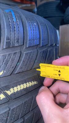  225/4517" használt Toyo Tires téli gumi gumi