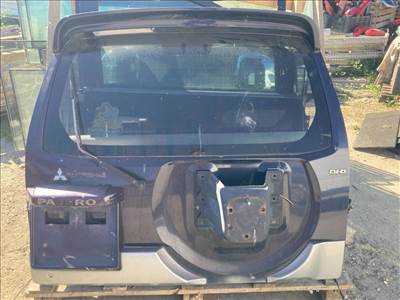 Mitsubishi Pajero III csomagtérajtó részeivel