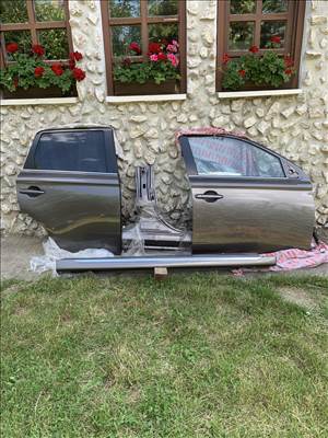 Mitsubishi Outlander III PHEV Jobb első hátsó kpl ajtó B oszlop küszöb 