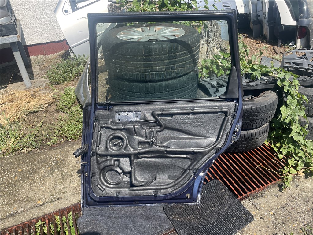 Volkswagen Passat B4 kombi Jobb hátsó ajtó  3. kép