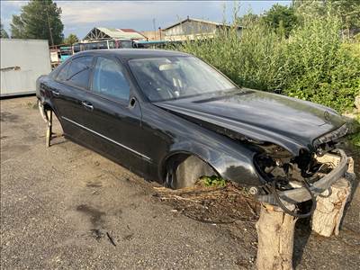 Mercedes E 320 (W211) bontott alkatrészei