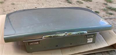 Jaguar XJ csomagtérfedél 