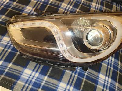 Hyundai i40 bal első xenon fényszóró 