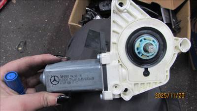 Mercedes B-osztály W245 bal első ablakemelő motor (A1698201742)