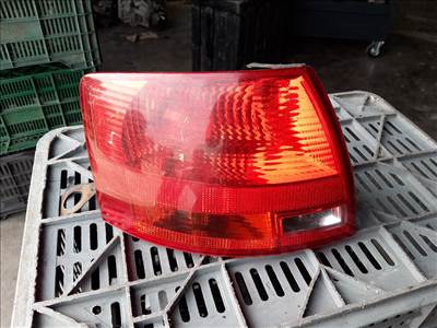 Audi A4 B7 kombi bal hátsó külső lámpa  8e9945095e