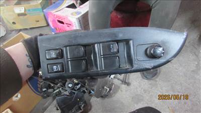 Suzuki Grand Vitara II ablakemelő (62J00 1277T)