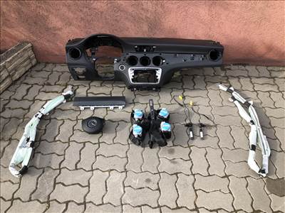 Mercedes benz GLA w 156 , X 156 GYÁRI műszerfal párna , légzsák szett