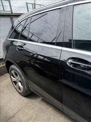 Mercedes GLC-osztály X253 jobb hátsó ajtó 040 színkód