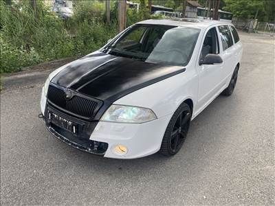 Skoda Octavia II bontásra egyben eladó