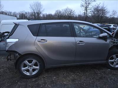 Toyota Verso I bontott jármű