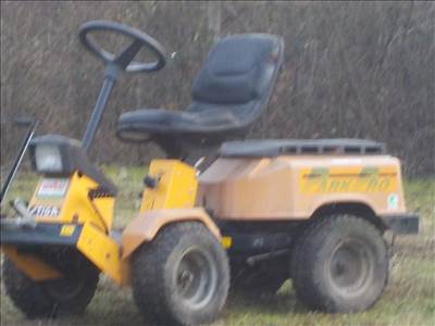 STIGA PARK PRO (02.)16 LOVAS TIPUSÚ,HIDRÓVÁLTÓS FŰNYÍRÓTRAKTOR MOTOR-KASZA NÉLKŰL