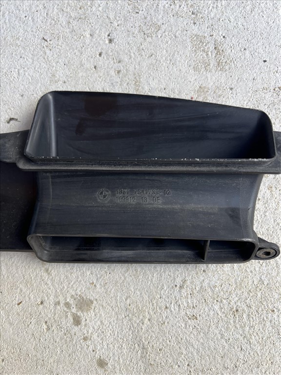 BMW E90 E91 E92 E93 légbeömlő levegő beömlő 7541738 2. kép